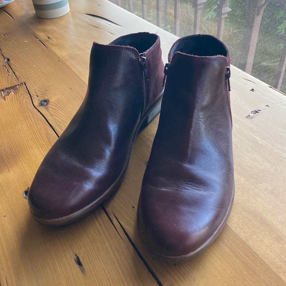 Naot Helm Boots Bordeaux Leather Suede 39 US8